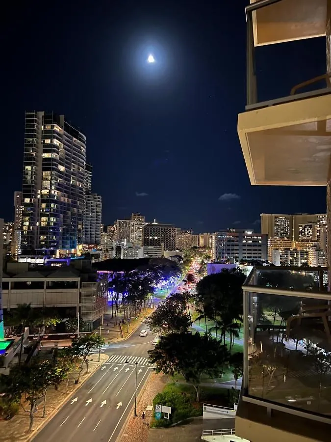 Aloha Gem Studio: Waikiki Retreat with High-Speed Wi-Fi Honolulu Resort