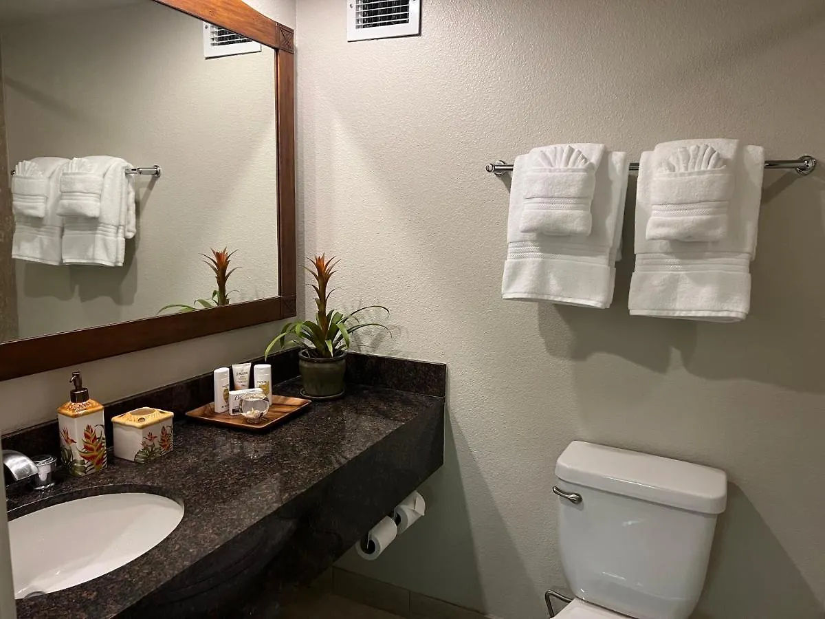 Resort Aloha Gem Studio: Waikiki Retreat with High-Speed Wi-Fi Honolulu